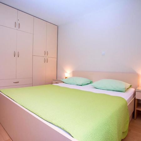 Apartmani Ribnjak Seka โอมิช ภายนอก รูปภาพ