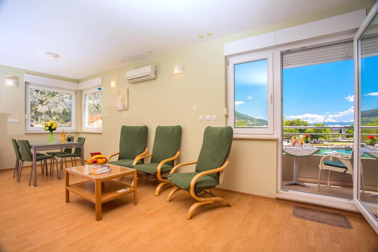 Apartmani Ribnjak Seka โอมิช ภายนอก รูปภาพ