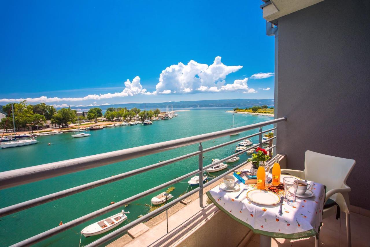 Apartmani Ribnjak Seka โอมิช ภายนอก รูปภาพ