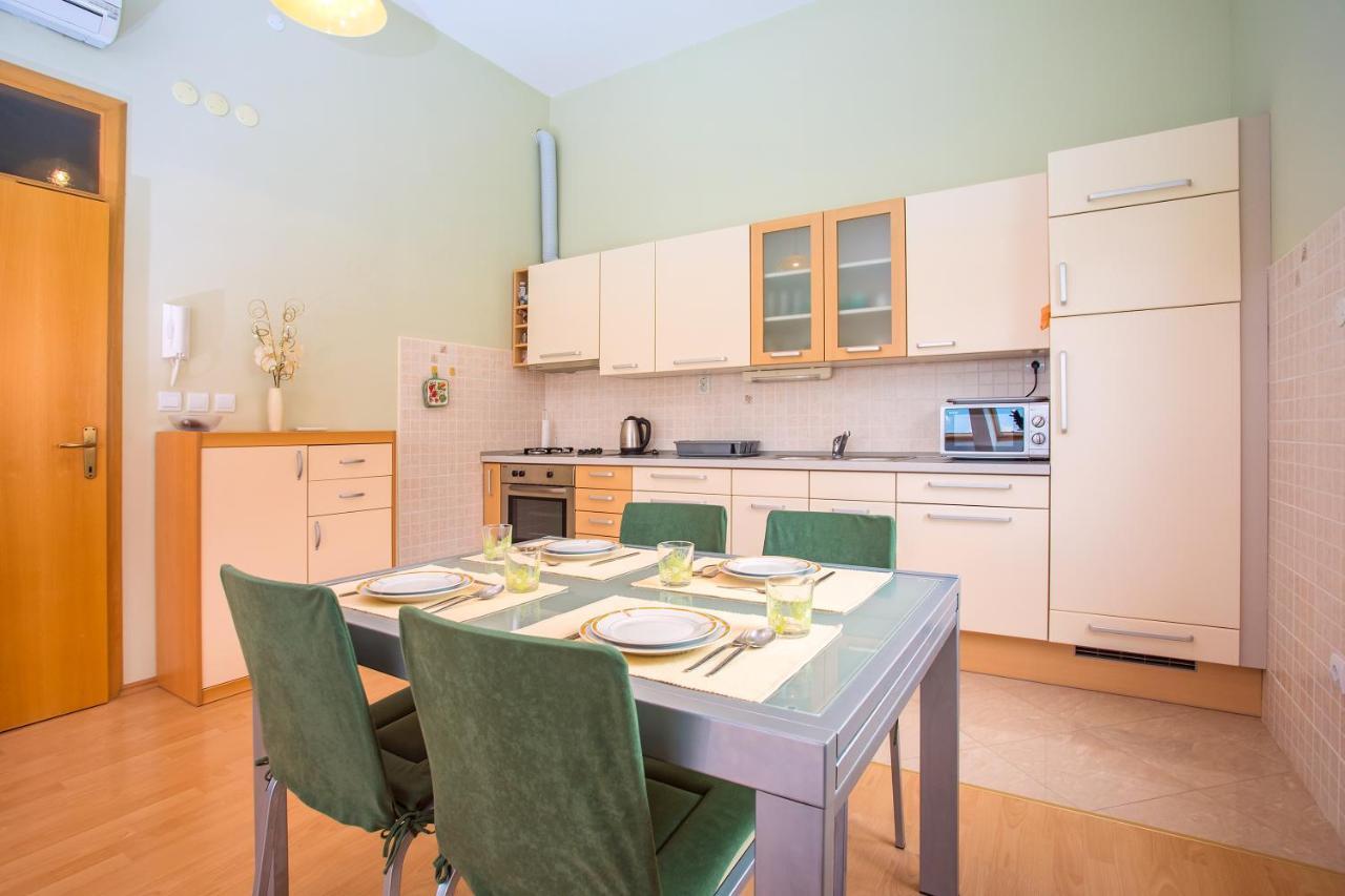 Apartmani Ribnjak Seka โอมิช ภายนอก รูปภาพ