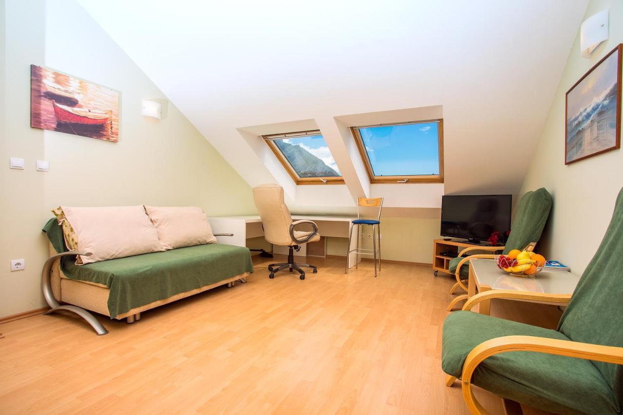 Apartmani Ribnjak Seka โอมิช ภายนอก รูปภาพ