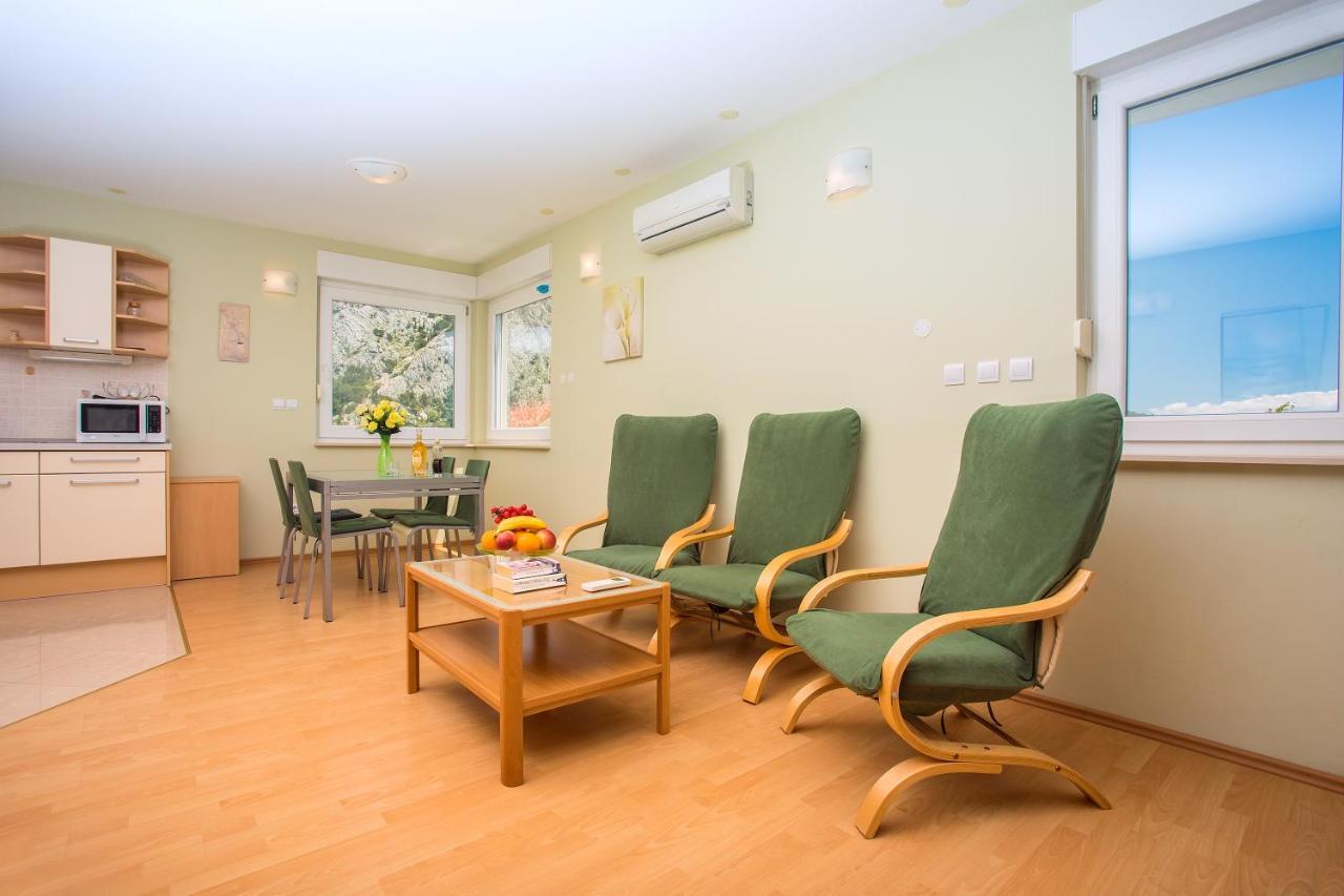 Apartmani Ribnjak Seka โอมิช ภายนอก รูปภาพ